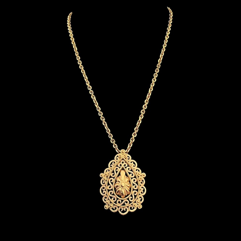 Trifari Gold Pendant Necklace Vintage Ornate Teardrop Chain Jewelry Vintage 23in